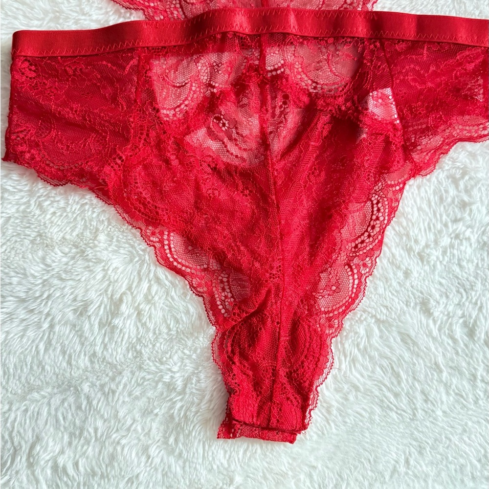 Elegant Red Lace Lingerie Set - Picture 3 of 11